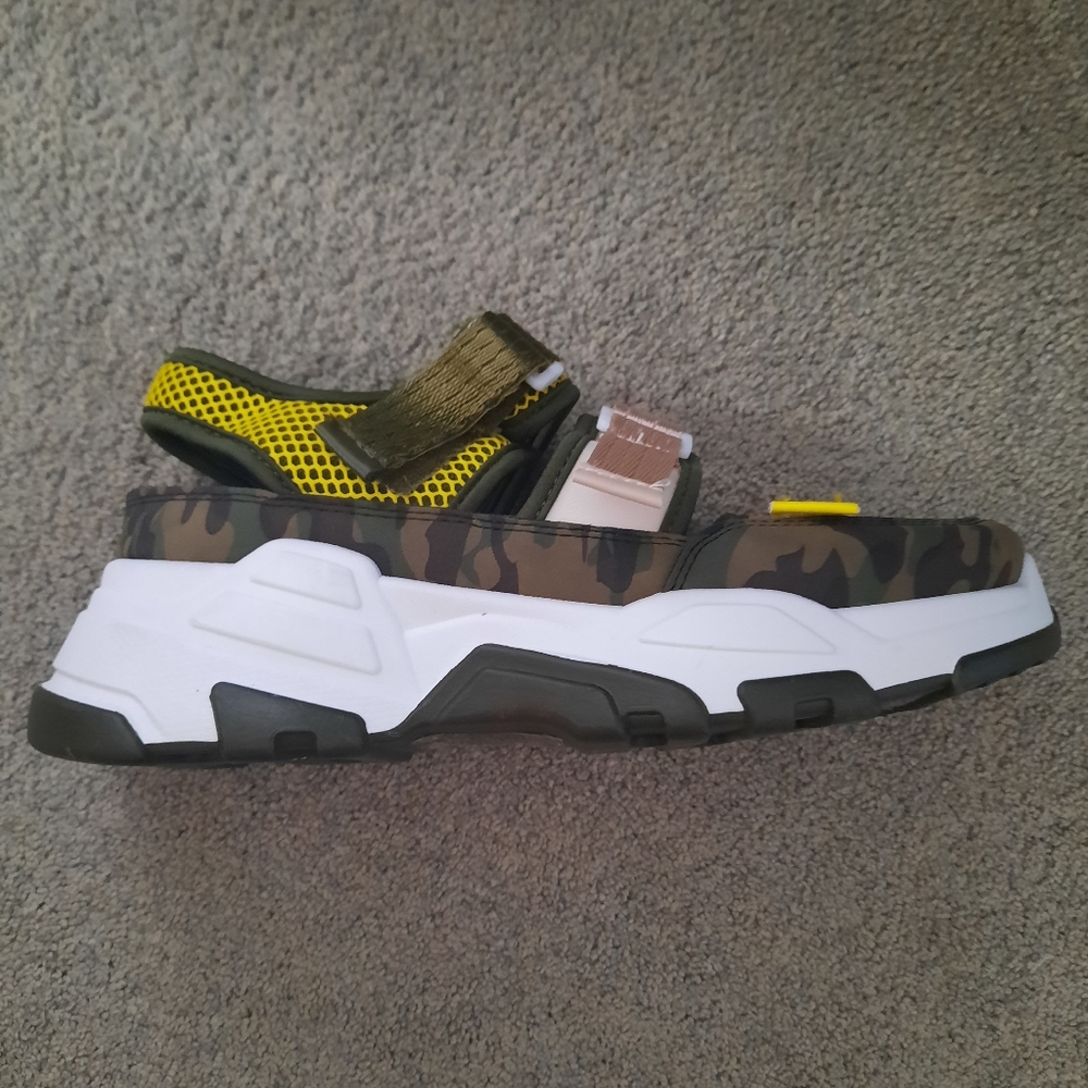 YOKI Gavins Camo Sandals Women 10 Chunky Heel Hook Loop Strap - Picture 9 of 9